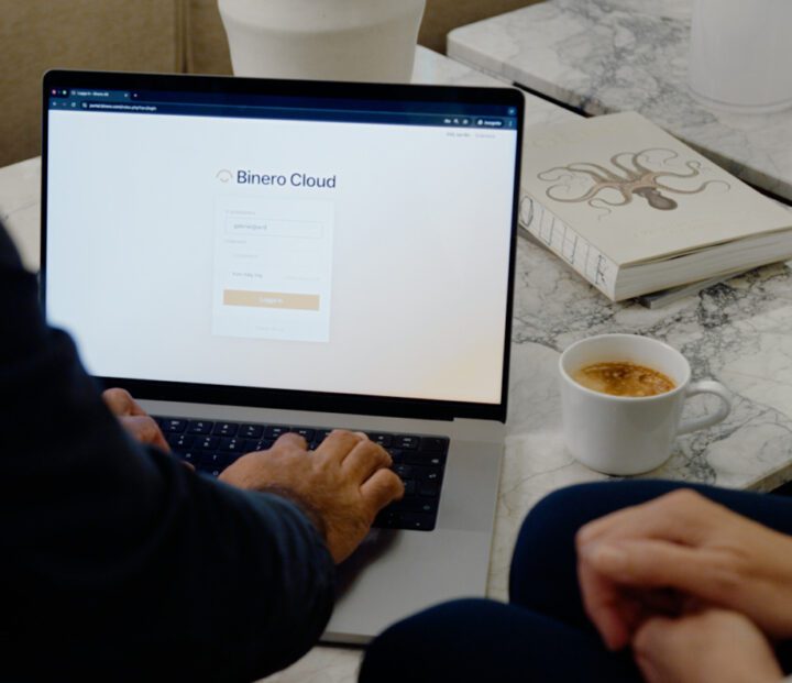 Person logs in to Binero Cloud